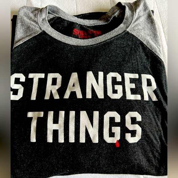 Stranger Things tshirt official merchandise of Netflix unisex - Picture 1 of 8